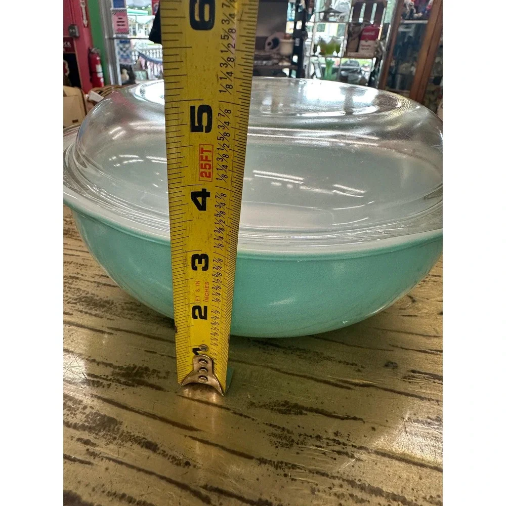Vintage Pyrex Round Turquoise Bowl 2Qt #024 w/ orig lid